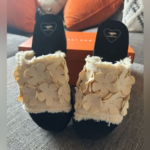 NIB Rocket Dog Hana Orchard platform slides. Size 8 - Picture 2 of 5